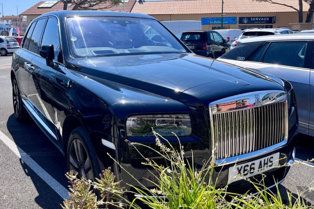 rolls royce cullinan avant gauche